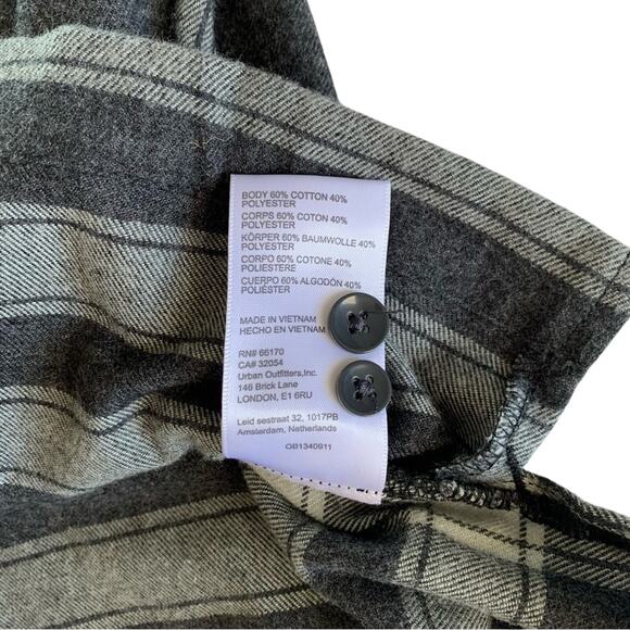 Via Penny Lane Reworked Apparel | Guns N’ Roses Custom Upcycled Gray Flannel - Picture 9 of 10
